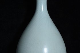 宋汝窑蒜头瓶，高30.5×15.5厘米360