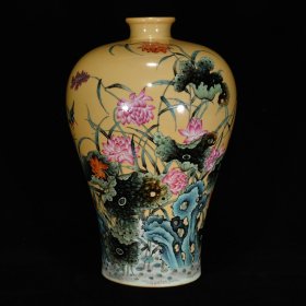 清雍正珐琅彩花鸟荷花纹梅瓶，37.5×25厘米 价:6080