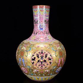 清乾隆年珐琅彩鎏金雕刻镂空天球瓶39*26厘米6300￥