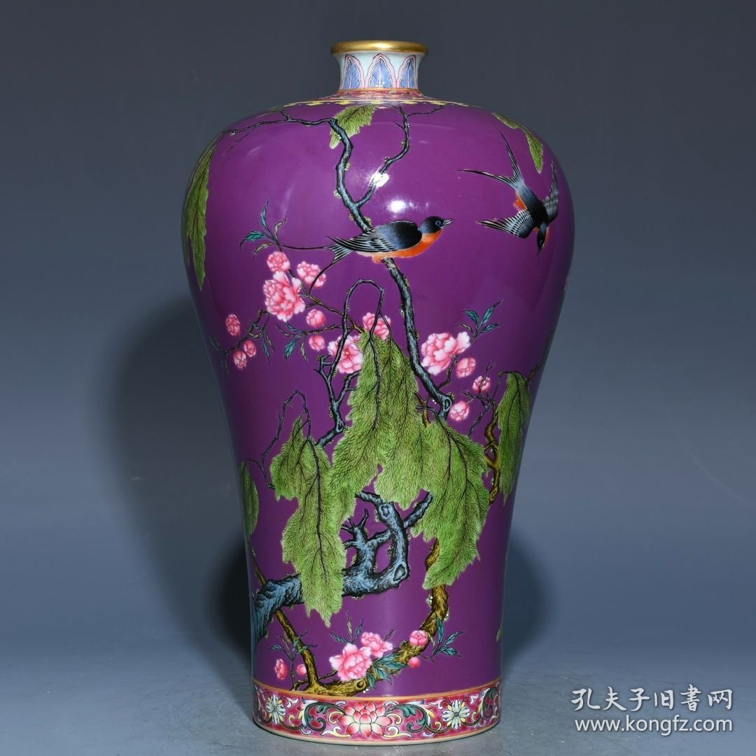清雍正茄皮紫釉粉彩杏林春燕图梅瓶