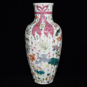 清乾隆粉彩花鸟纹绶带瓶  34×16厘米 价:5700
