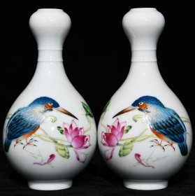 清雍正珐琅彩花鸟纹蒜头瓶 高13.3cm直径7.5cm 价格3500