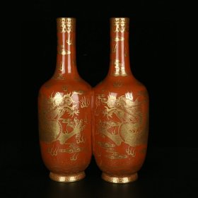 清乾隆矾红金彩海水龙纹双胞胎瓶
 ；高25.5厘米X9厘米X16.5厘米
价3600