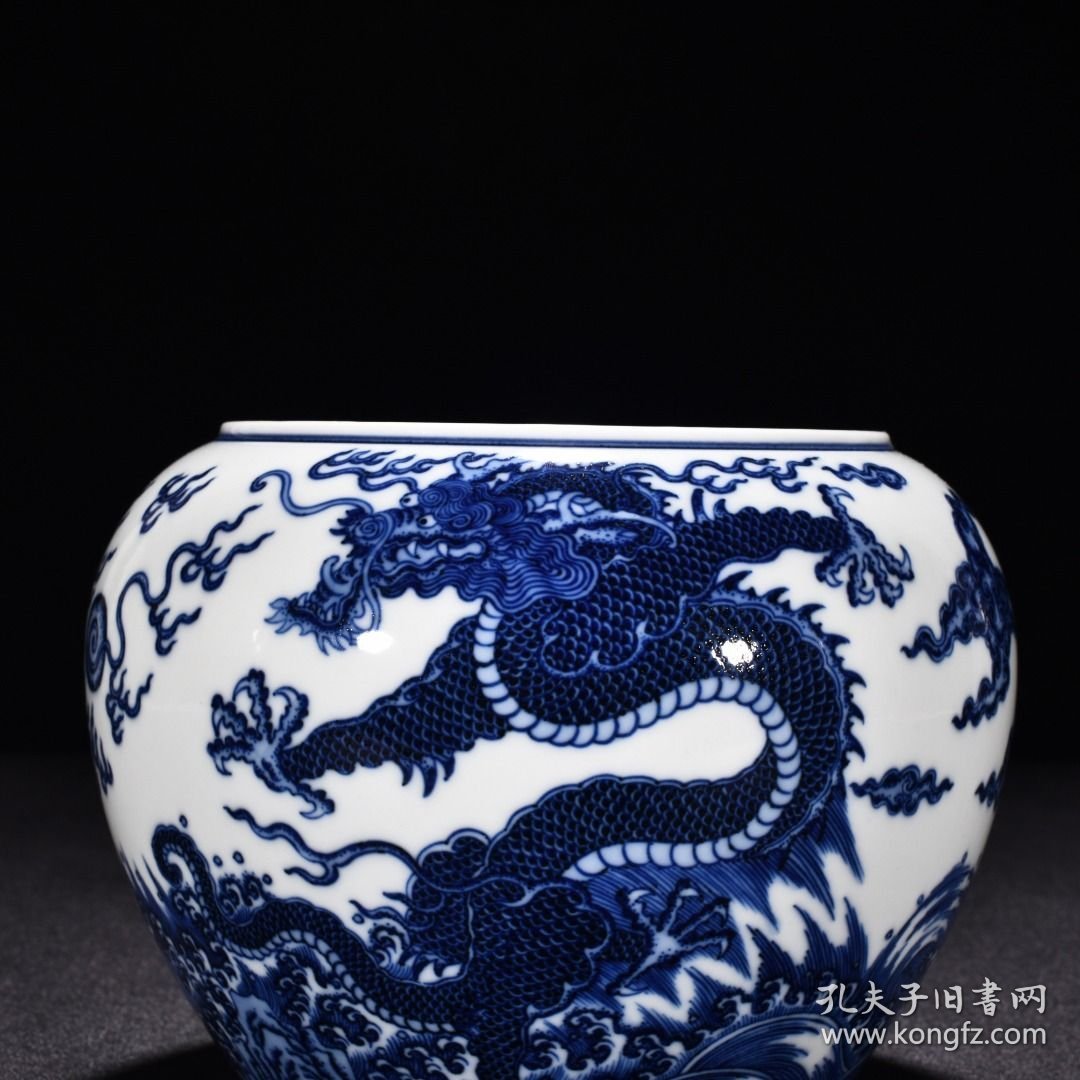 清乾隆青花海水龙纹洗 高13厘米 宽17厘米 价格2400