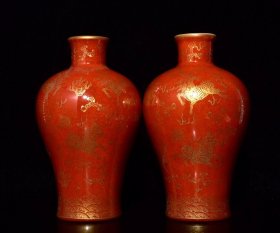 清乾隆矾红描金麒麟纹梅瓶一对，高23.6×14厘米