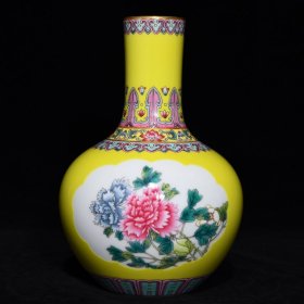 清雍正柠檬黄釉开窗粉彩花卉纹天球瓶 高18cm直径13cm 价格3800