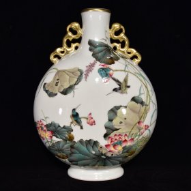 清乾隆粉彩荷花纹双耳扁瓶，36×27×15厘米 价9600