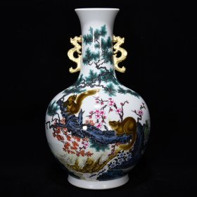 清乾隆粉彩松鼠纹双耳瓶 尺寸32*20厘米 价格5700