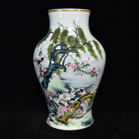 清乾隆珐琅彩花鸟纹瓶  30.5×20厘米 价:5120