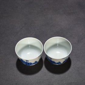 清康熙青花老子出关人物纹卧足杯 尺寸：4.5*6厘米 价格1615
