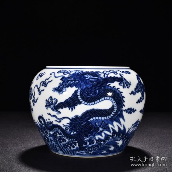 清乾隆青花海水龙纹洗 高13厘米 宽17厘米 价格2400