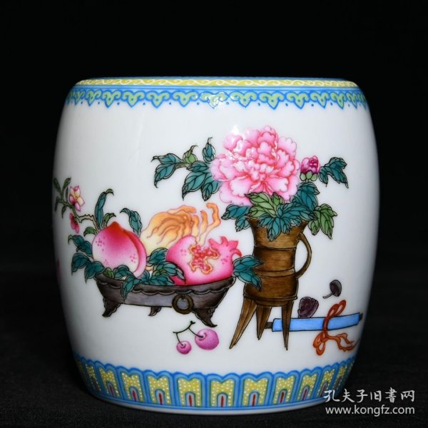 清雍正粉彩博古花卉三果纹手枕 高7.8cm直径7.8cm 价3600