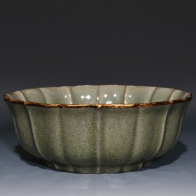 宋汝窑包口刻诗花口洗 高8.3cm直径22.4cm 价格498