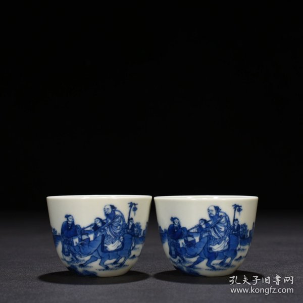 清康熙青花老子出关人物纹卧足杯 尺寸：4.5*6厘米 价格1615