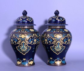 清乾隆蓝釉珐琅彩福寿纹将军罐一对，高24×14厘米