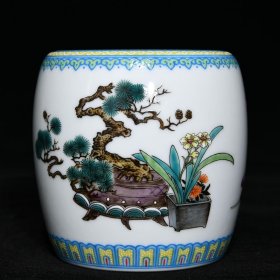 清雍正粉彩博古花卉三果纹手枕 高7.8cm直径7.8cm 价3600