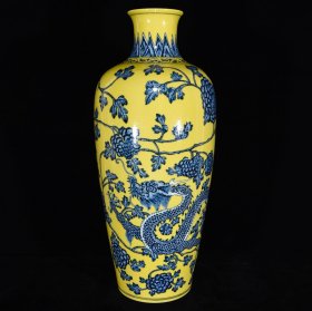 清乾隆黄釉青花龙纹梅瓶，43.5×18厘米 价3900