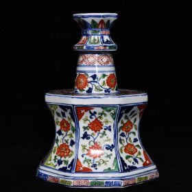 明宣德青花五彩花卉纹蜡台，尺寸高27.5cm直径20.5cm，价1700