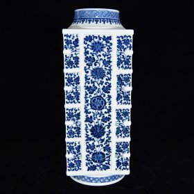 清乾隆青花缠枝花卉纹棕瓶  37×14.5厘米 价:3900