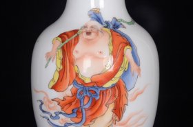 清乾隆珐琅彩矾红人物白眉弥勒赏瓶；22x12厘米 价800