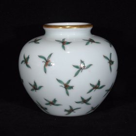 清乾隆水仙花纹罐10×10 厘米￥1500