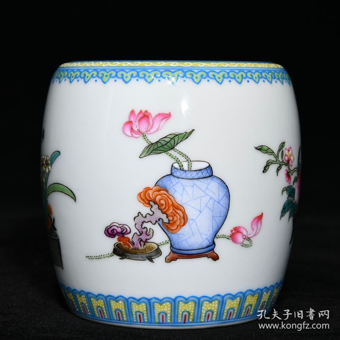 清雍正粉彩博古花卉三果纹手枕 高7.8cm直径7.8cm 价3600