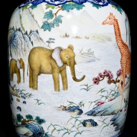 乾隆青花粉彩走兽图灯笼瓶；高39.3cm直径24cm；价12000