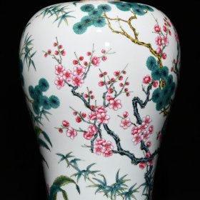 清雍正粉彩松竹梅纹梅瓶 高36cm直径21.5cm 价格5678