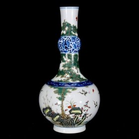 清乾隆粉彩松鹤纹长颈瓶 尺寸：35×17.5厘米 价格4300
