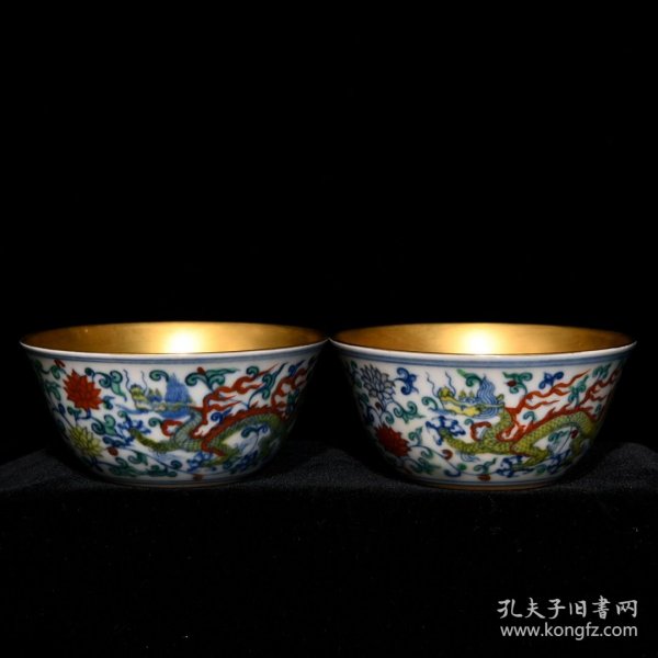 明成化斗彩鎏金凤纹杯 ；高3.7cm直径8.1cm ；价1440..