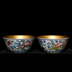 明成化斗彩鎏金凤纹杯 ；高3.7cm直径8.1cm ；价1440..