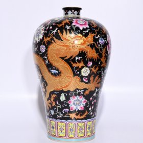 清乾隆乌金釉粉彩描金穿花龙纹梅瓶，高32.5cm直径20cm，