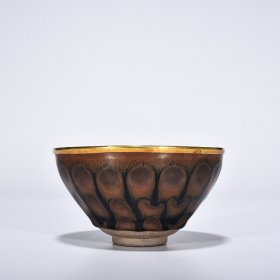 宋建窑铁锈斑釉盏镶金釦(供御款) 高6.8厘米 宽12.8厘米 585元