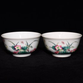清雍正珐琅彩荷花纹杯 高4.2cm口径8.2cm 价格2200