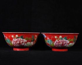 清雍正御制款珐琅彩花卉纹碗一对，高6.9×14.8厘米1200