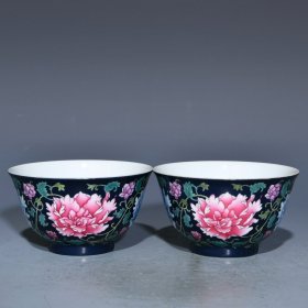 雍正宝石蓝地珐琅彩花卉纹杯，高5.2cm直径9cm，