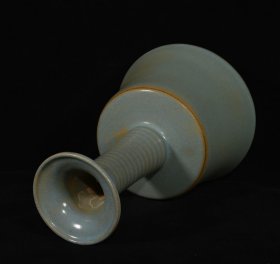 宋汝窑炫纹瓶，高25×15厘米400