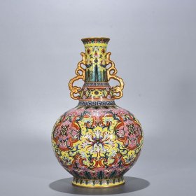 清乾隆黄地珐琅彩花卉纹双耳瓶 尺寸：32*20厘米 价格5700