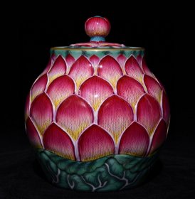 清雍正粉彩莲花盖罐 高12.5cm直径12cm 价格4600