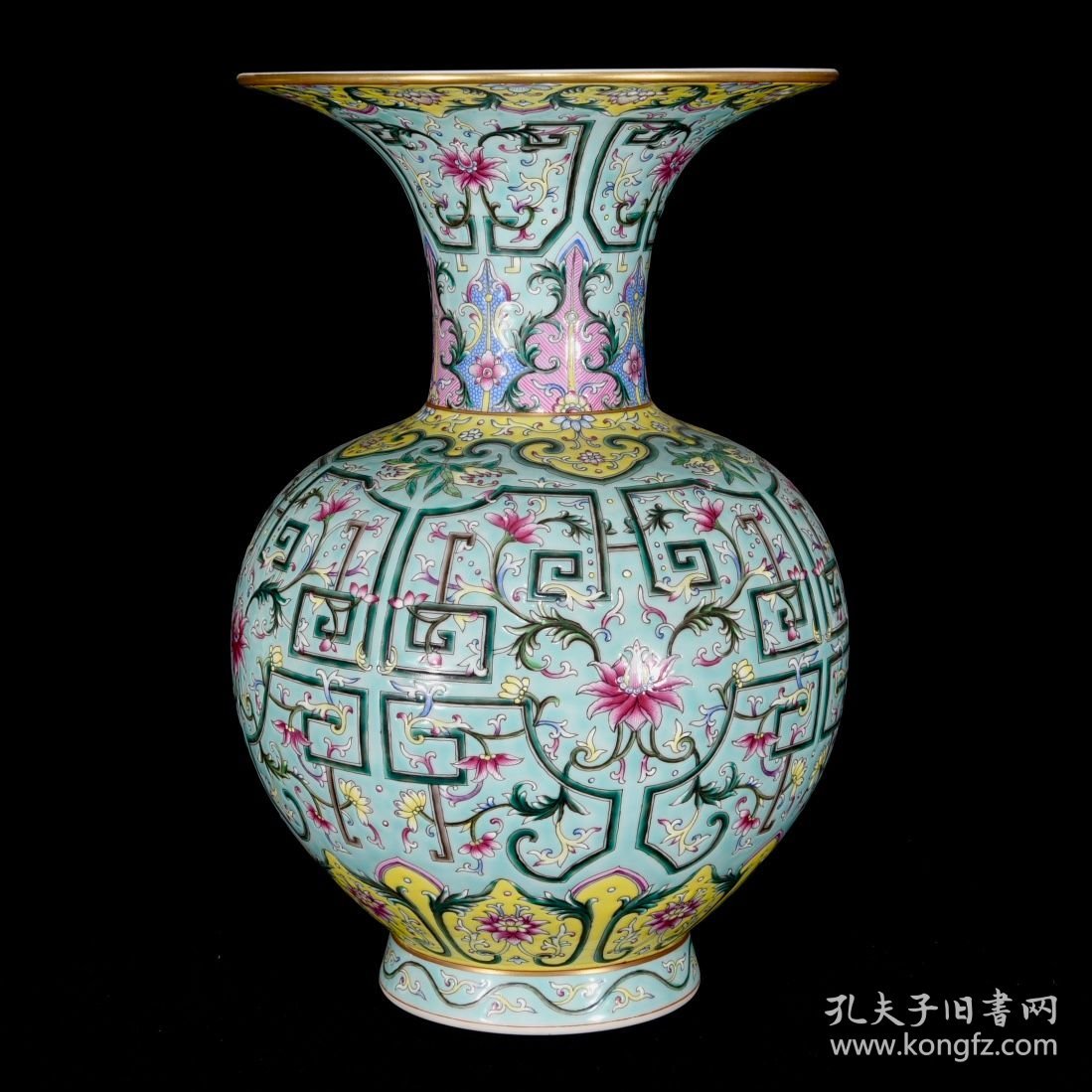 清乾隆粉彩缠枝花卉纹瓶花觚 尺寸：29×20厘米 价格5700