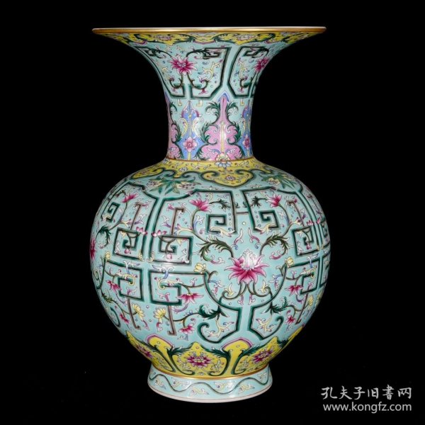 清乾隆粉彩缠枝花卉纹瓶花觚 尺寸：29×20厘米 价格5700
