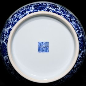 乾隆青花粉彩走兽图灯笼瓶；高39.3cm直径24cm；价12000