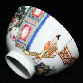 清雍正粉彩人物故事纹杯 ；高5.7cm直径10cm ；价5400..