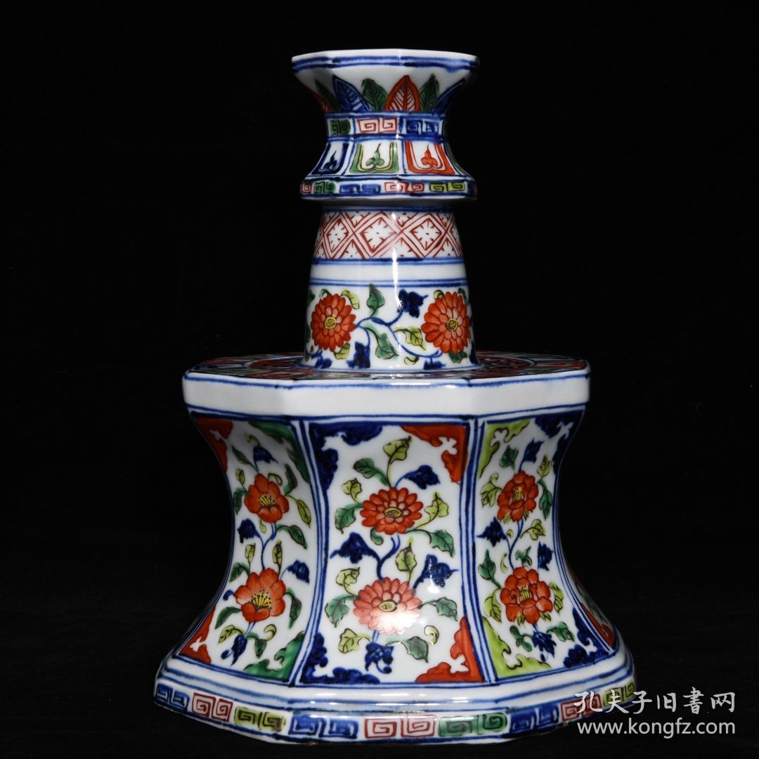 明宣德青花五彩花卉纹蜡台，尺寸高27.5cm直径20.5cm，价1700