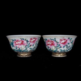 清雍正粉彩牡丹花卉纹碗 尺寸：5.2×9.1厘米 价格3800