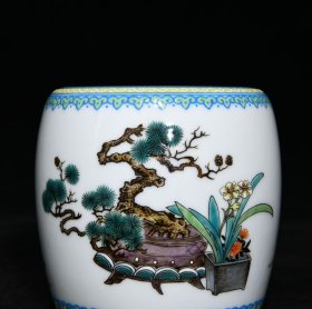 清雍正粉彩博古花卉三果纹手枕 高7.8cm直径7.8cm 价3600