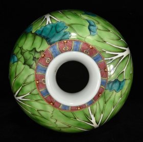 清乾隆粉彩百财纹瓶