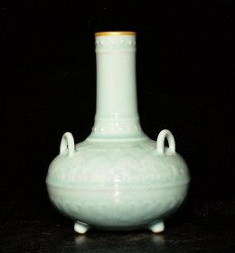 清乾隆单色釉刻花描金三系瓶；高20×14.5厘米价570