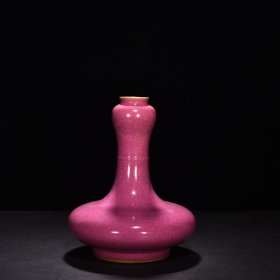 清雍正胭脂红釉冰裂纹蒜头瓶 高27厘米 宽19厘米 价格1300