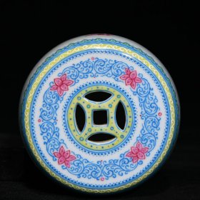 清雍正粉彩博古花卉三果纹手枕 高7.8cm直径7.8cm 价3600